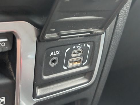 Used 2018 Jeep Wrangler Sport AWD/4WD image 14