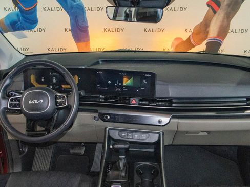 Used 2025 Kia Carnival LXS image 3