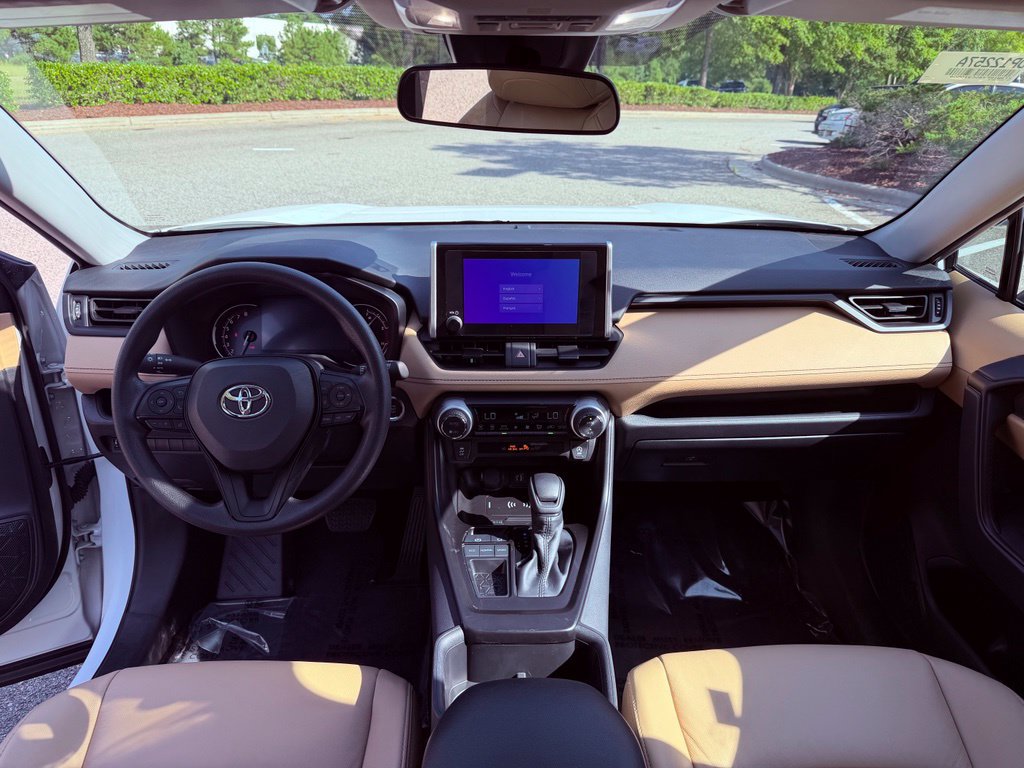 Used 2025 Toyota RAV4 XLE w/ Convenience Package FWD image 9