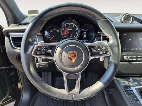 Used 2017 Porsche Macan Turbo AWD/4WD image 22