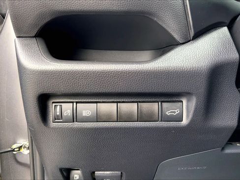 Used 2021 Toyota RAV4 XLE w/ Convenience Package AWD/4WD image 33