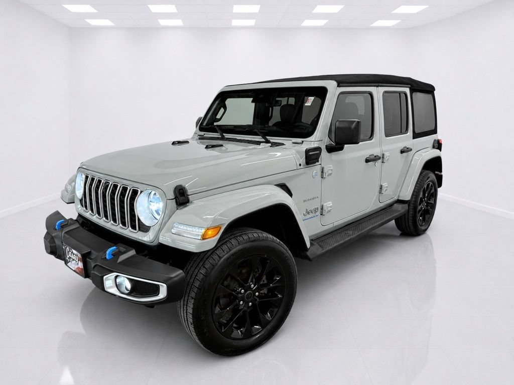 Used 2024 Jeep Wrangler Unlimited Sahara w/ Technology Group AWD/4WD image 4