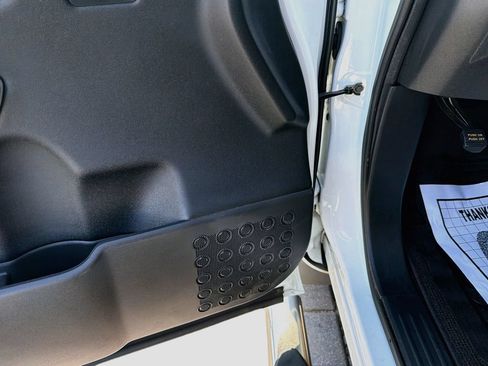 Used 2012 Nissan Titan SV w/ SV Value Truck Pkg RWD image 19