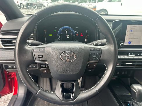 Used 2025 Toyota Camry SE FWD image 13