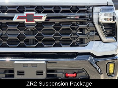 Used 2024 Chevrolet Silverado 2500 ZR2 w/ Technology Package AWD/4WD image 4
