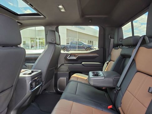 Used 2025 Chevrolet Silverado 1500 High Country w/ Technology Package AWD/4WD image 14