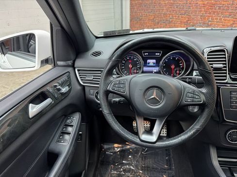 Used 2019 Mercedes-Benz GLE 400 4MATIC image 13