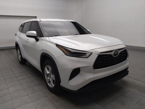 Used 2022 Toyota Highlander L image 13