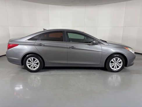Used 2011 Hyundai Sonata GLS image 9