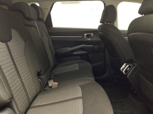 Used 2021 Kia Sorento LX image 19