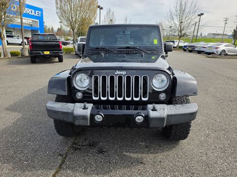 Used 2018 Jeep Wrangler Unlimited Sahara w/ Dual Top Group image 9