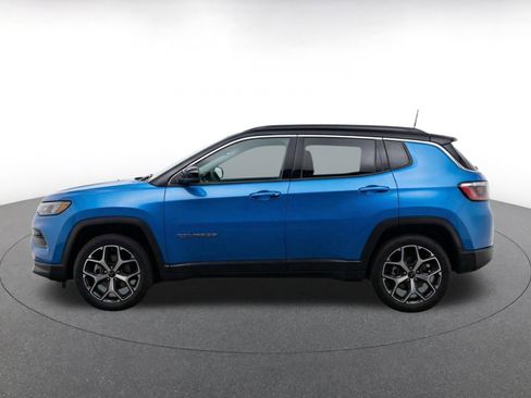 Used 2025 Jeep Compass Limited AWD/4WD image 4