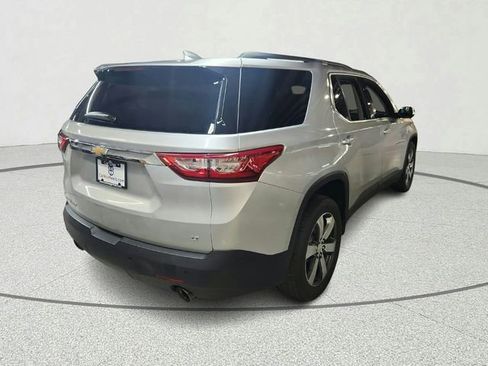 Used 2019 Chevrolet Traverse LT w/ LT Premium Package AWD/4WD image 2