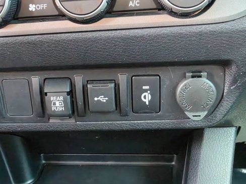 Used 2022 Toyota Tacoma TRD Sport AWD/4WD image 25