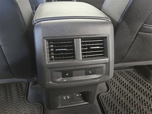 Used 2022 Volkswagen Atlas Cross Sport SEL Premium R-Line image 16