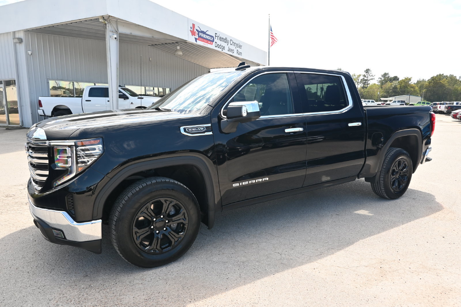 Used 2025 GMC Sierra 1500 SLT RWD image 5