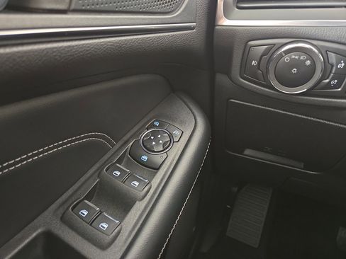 Used 2024 Ford Edge Titanium image 28