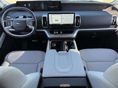 New 2025 Ford Expedition Max Platinum w/ Driver's Package image 31