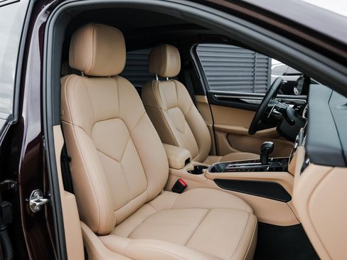 Certified 2025 Porsche Macan image 29