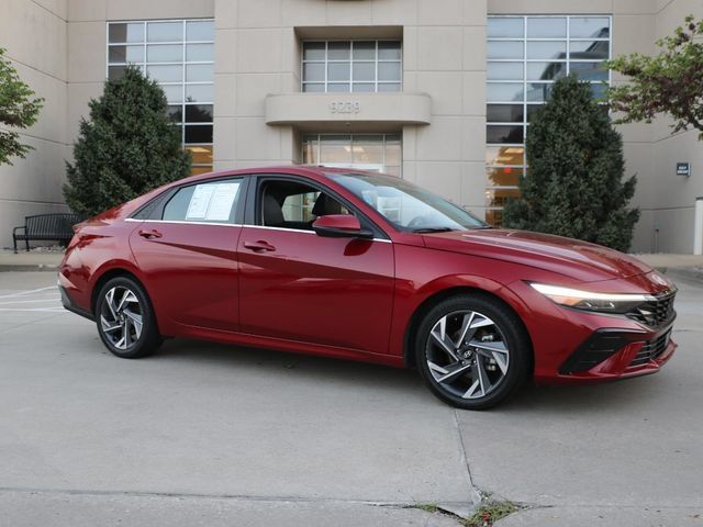 Used 2025 Hyundai Elantra Limited FWD image 1