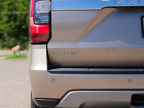 Used 2020 Ford Expedition Limited w/ Equipment Group 302A AWD/4WD image 10