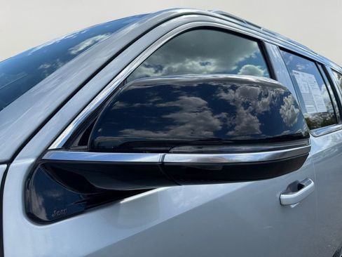 Used 2024 Jeep Wagoneer Series III image 11