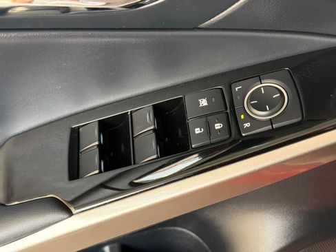 Used 2016 Lexus IS 200t RWD image 13