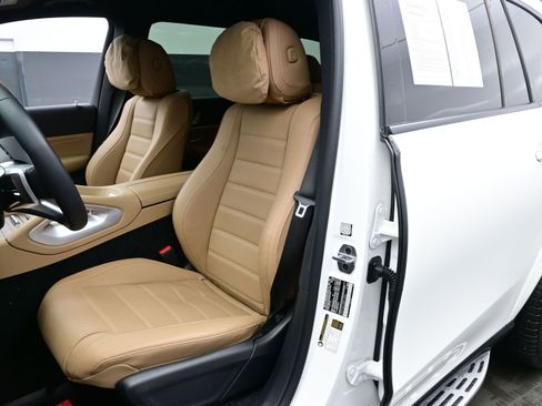 Used 2025 Mercedes-Benz GLS 450 4MATIC image 12