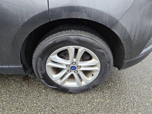 Used 2020 Ford Edge SEL image 9