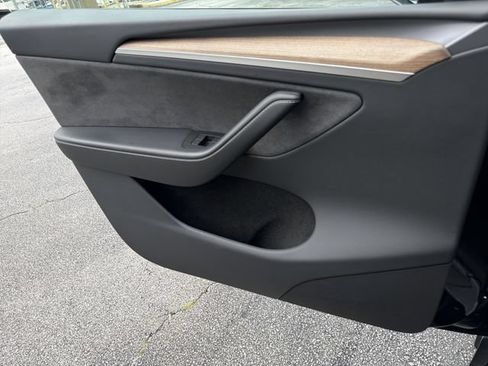 Used 2023 Tesla Model Y AWD image 23