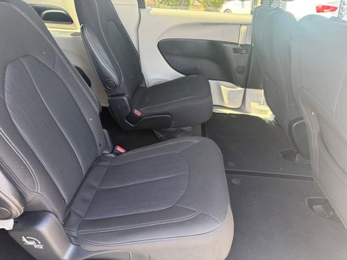 Used 2020 Chrysler Voyager LX FWD image 28
