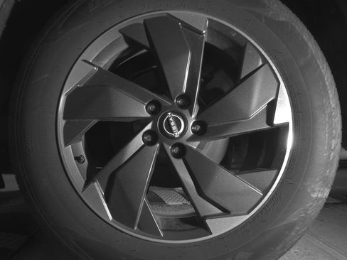 Used 2025 Nissan Rogue SV image 14