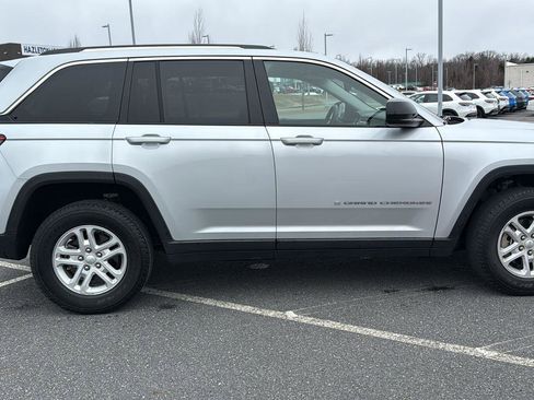 Used 2022 Jeep Grand Cherokee Laredo w/ Luxury Tech Group I image 4