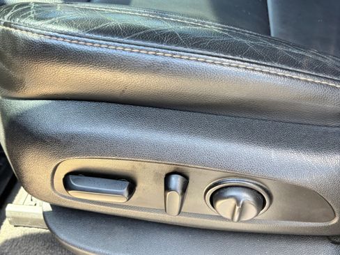 Used 2020 Chevrolet Traverse LT w/ LT Premium Package image 17