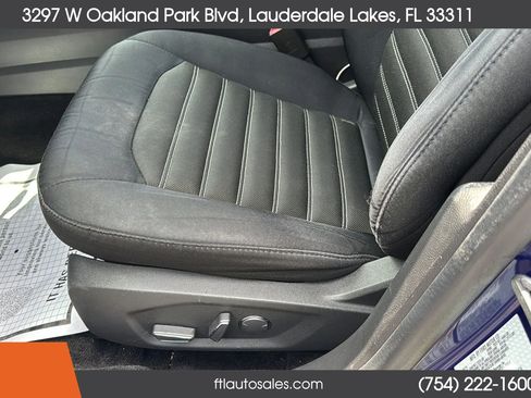 Used 2015 Ford Fusion SE FWD image 22