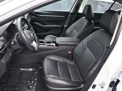 Used 2025 Nissan Altima 2.5 SR w/ SR Premium Package FWD image 17