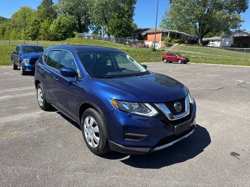 Used 2020 Nissan Rogue S FWD image 2
