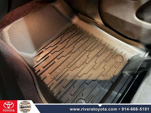 Used 2018 Jeep Grand Cherokee Laredo AWD/4WD image 25