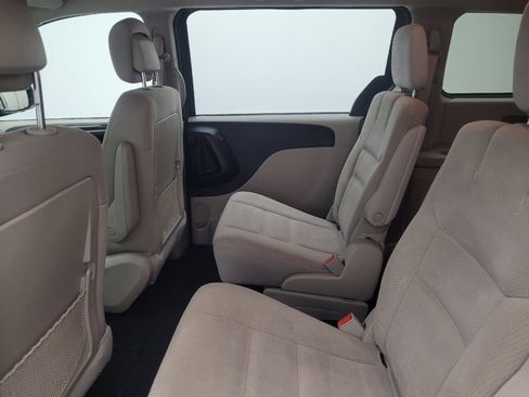 Used 2019 Dodge Grand Caravan SE w/ UConnect Hands-Free Group FWD image 18