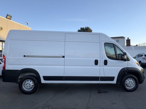 Used 2023 RAM ProMaster 2500 image 9