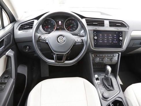 Used 2019 Volkswagen Tiguan SE w/ Panoramic Sunroof Package AWD/4WD image 20