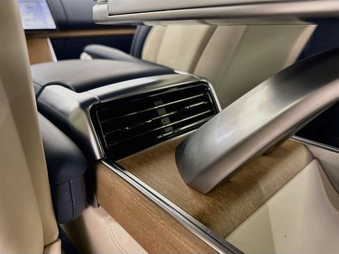 New 2026 Land Rover Range Rover SV AWD/4WD image 27