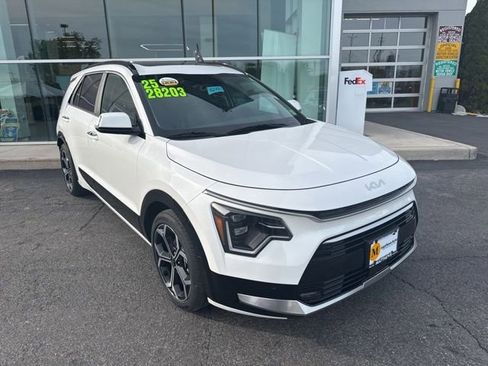 Certified 2025 Kia Niro SX Touring FWD image 2