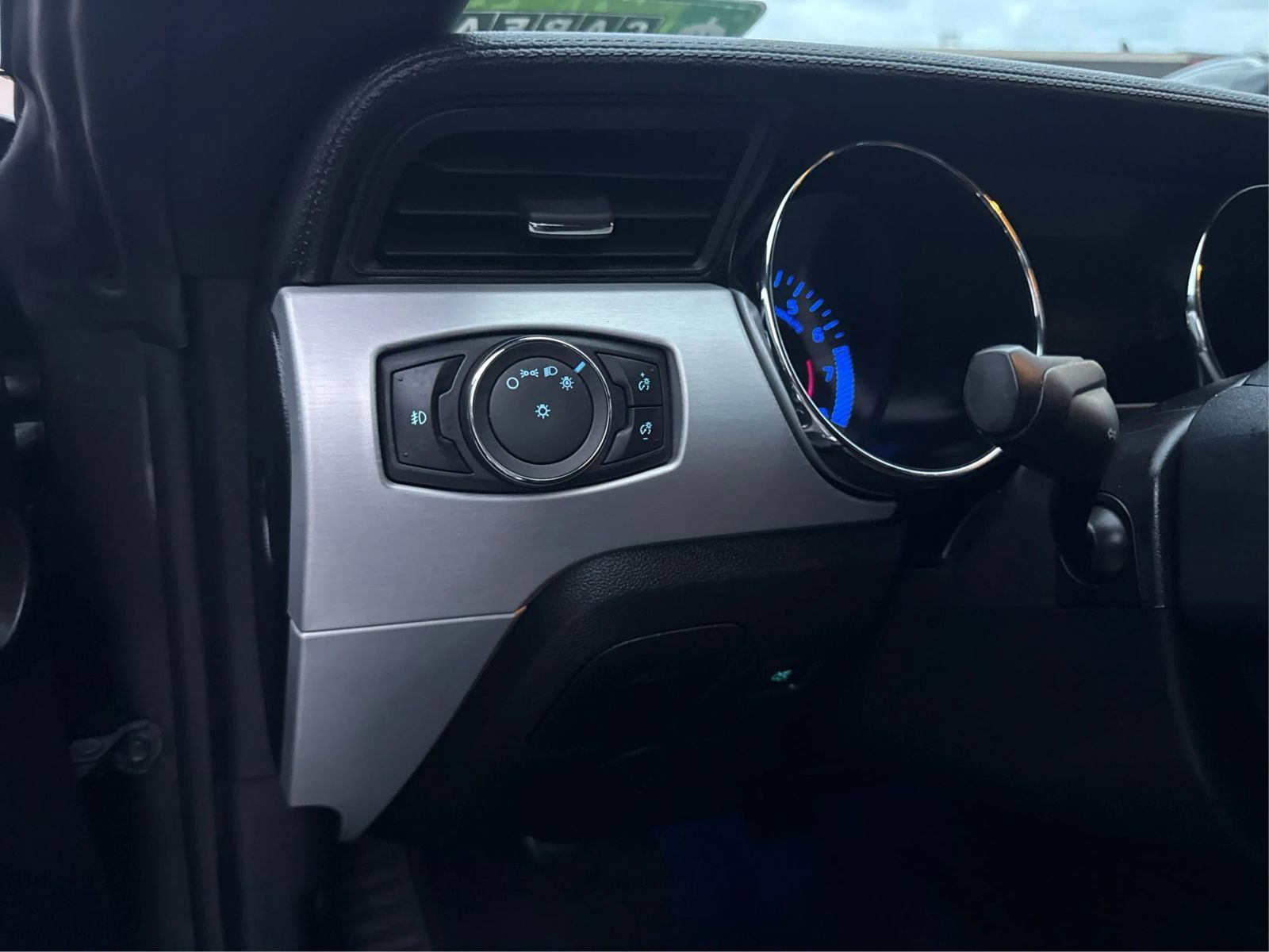 Used 2015 Ford Mustang Premium RWD image 18