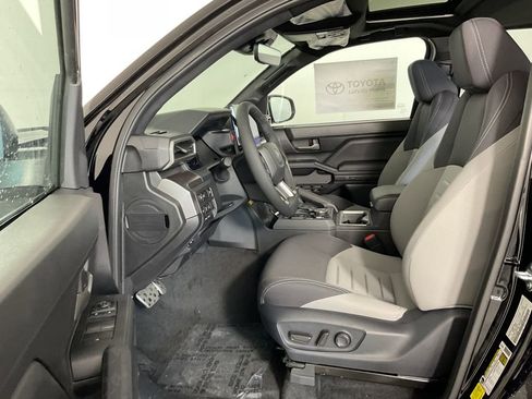 Used 2025 Toyota Tacoma TRD Sport image 14