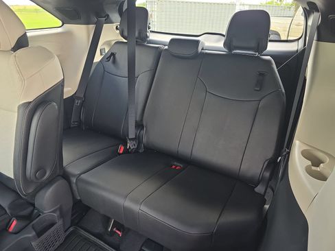New 2026 Toyota Sienna Platinum AWD/4WD image 33