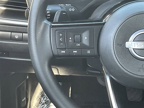 Used 2022 Nissan Rogue SV image 19