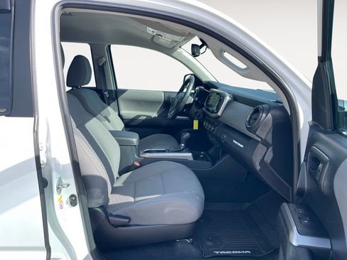 Used 2020 Toyota Tacoma SR5 AWD/4WD image 15