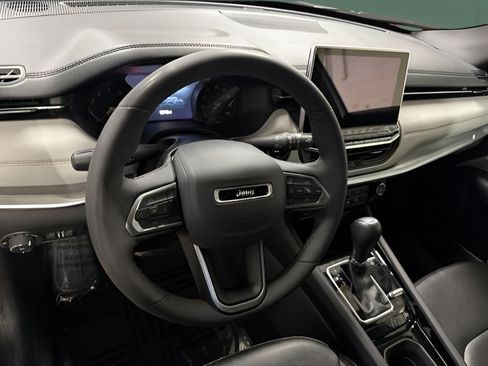 Used 2025 Jeep Compass Limited AWD/4WD image 18