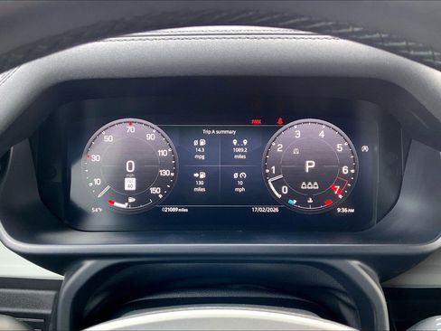 Used 2023 Land Rover Defender 110 SE image 24